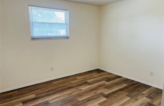 1007 W Corbin Gallery 4