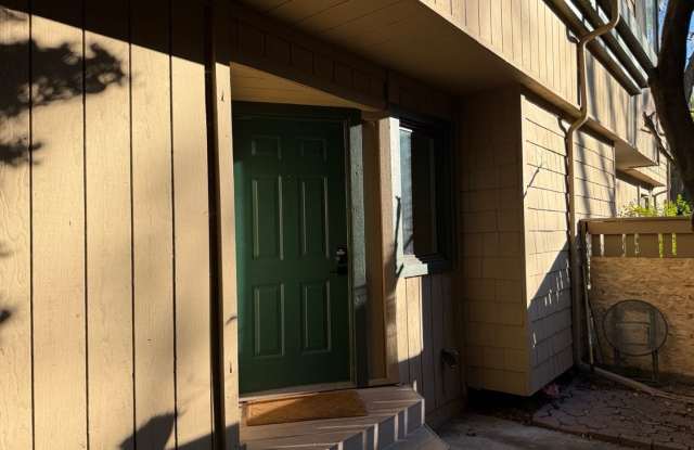 Well Appointed 3 Bedroom 2.5 Bath Townhome in Perfect Campbell Location! photos photos