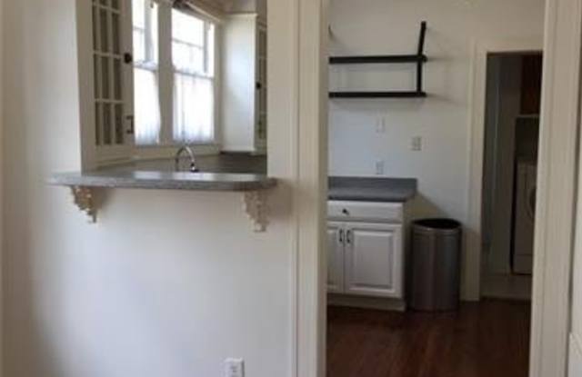 4409 FONTAINEBLEAU Drive Gallery 3