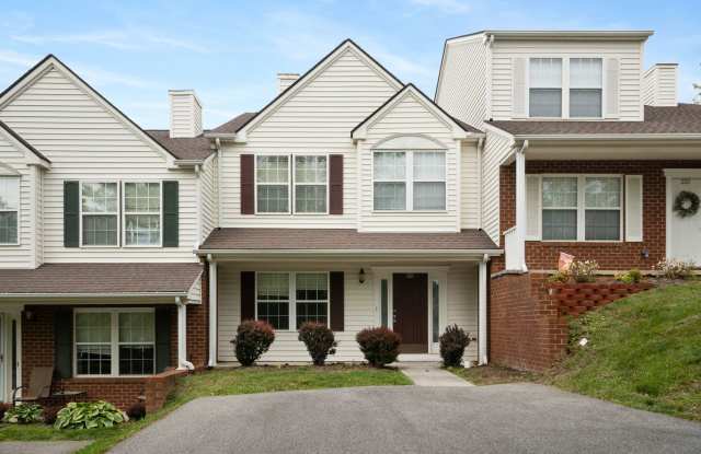 3 bed/ 2 1/2 Bath. Pet Friendly. Off Street Parking. photos photos