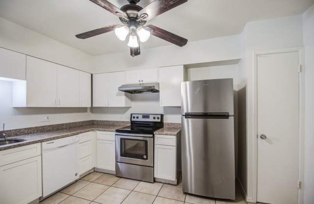Charming 3 bedroom Townhome near MCC  Medical Center! photos photos