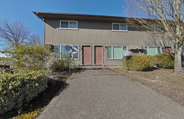 3 Bedroom Apartment ~ Albany ~ Small Pet Friendly - 945 22nd Avenue Southwest, Albany, OR 97321