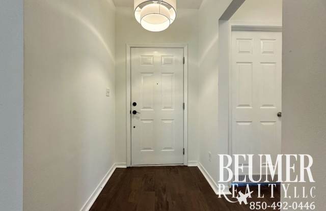 3 bedroom 2 bath home with Beautiful Backyard Gallery 3
