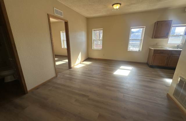 1385 Jackson Street - 4 photos photos