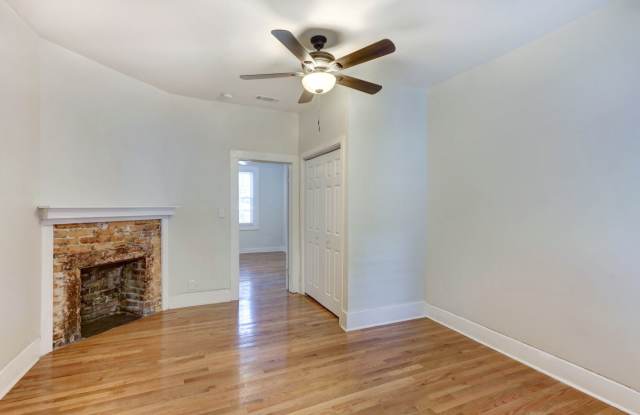 Gut renovated one-bedroom apartment close to historic district photos photos