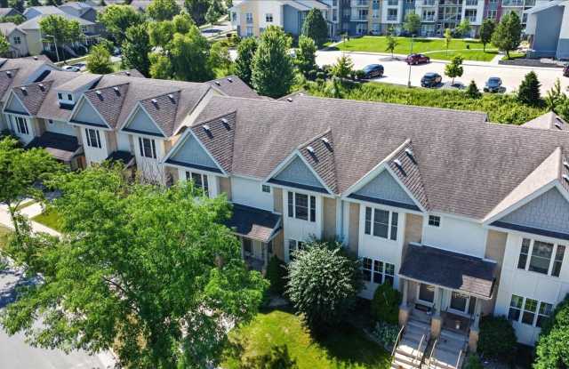 Now Leasing - Large 3 Level Apartment n Perfect Location Gallery 3