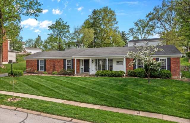 Spacious Ranch in Des Peres photos photos