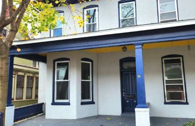 Newly Renovated 3bed/1.5Bath Single Family Gallery 1