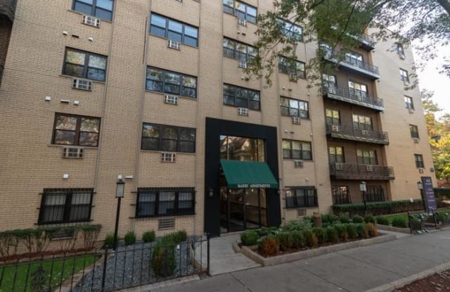 445 Barry - 445 W Barry Ave, Chicago, IL 60657