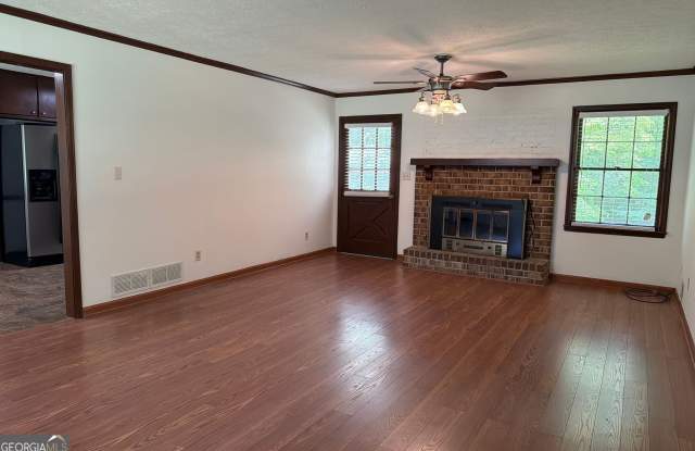 310 Sharon Drive Gallery 3