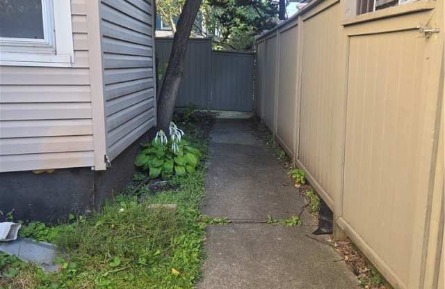 21 Gardiner Park - LOWER Gallery 3