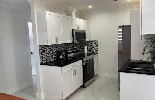 5407 Rosemont Avenue Gallery 1