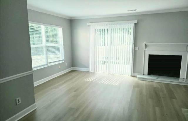 1221 Oak Forest Court SW Gallery 2