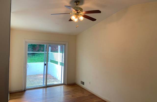 5017 Aspen Hill Road Gallery 2