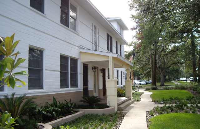 Bella Vista C - Two Bedroom, 1 Bathroom Apartment in Sorority Row Gallery 1