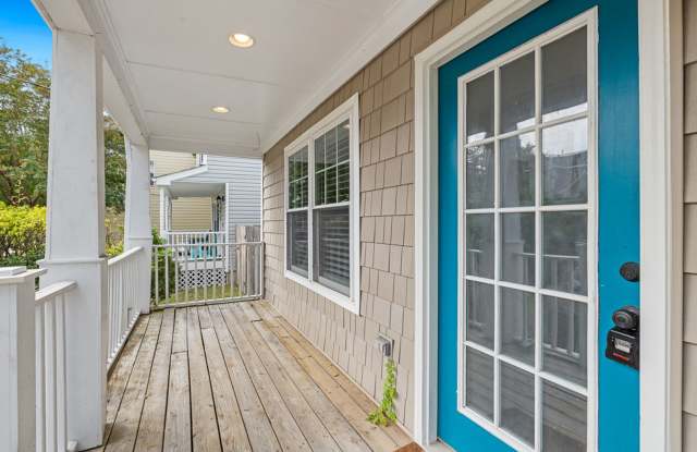2-story rental in the Lakewood neighborhood of Virginia Beach featuring 3 bedrooms & 2.5 bathrooms! Gallery 4