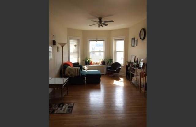 4861 N Paulina Gallery 2