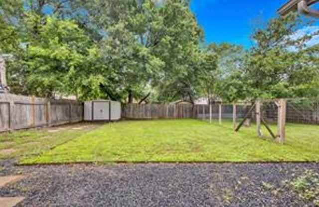 Charming 2 bedroom - 9721 Holly Springs Drive, Austin, TX 78748