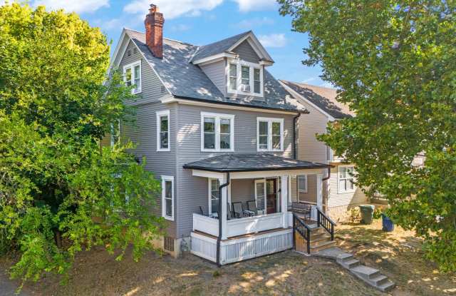 Ultimate 6-Bedroom House with Spacious Living & Sun-Soaked Outdoor Space in the BEST LOCATION Gallery 3