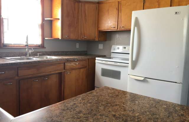 5 bed 2 Bath Single Family Home Gallery 4