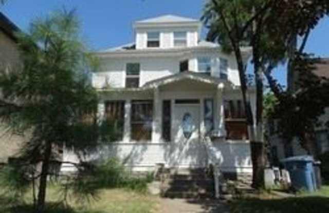 611 4th St SE - 611 Southeast 4th Street, Minneapolis, MN 55414