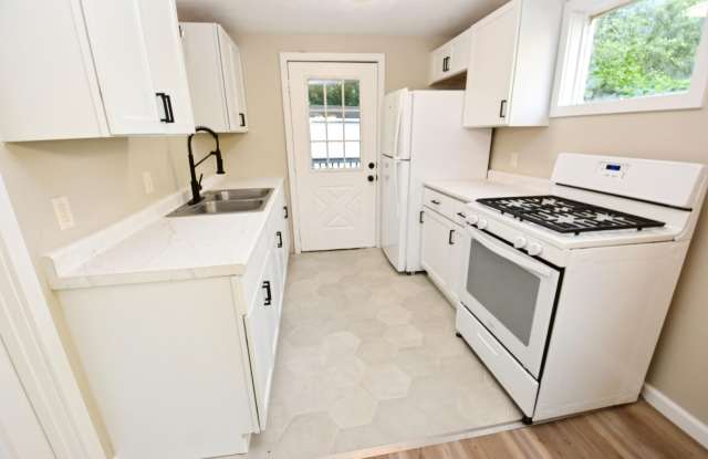 Remodeled 3 bedroom 1 bath home in South Bend IN Gallery 3