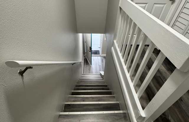 1406 Montana Avenue Gallery 2
