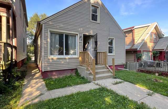 Freshly Renovated 4-Bedroom Home in Garden Homes Neighborhood photos photos