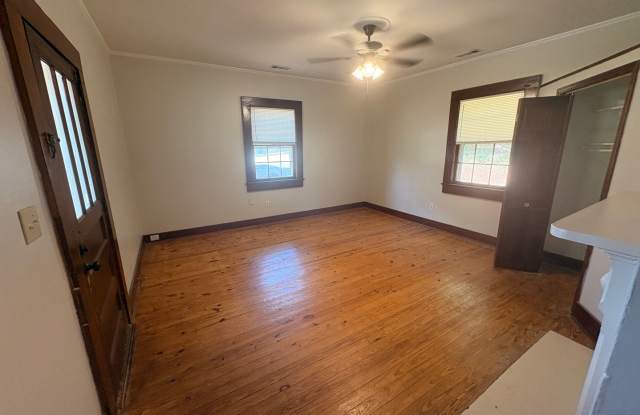 **FALL 2026 PRELEASING** 1095 MACON HWY| 2 Bed 1 Bath Gallery 4