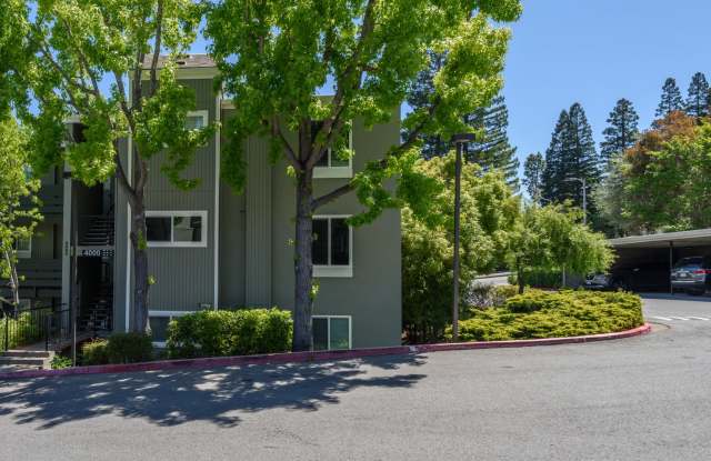Farm Hill Vista 3bd/ 2bth Corner Unit w/ Open Floor Plan close to 280 - 4000 Farm Hill Boulevard, Redwood City, CA 94061