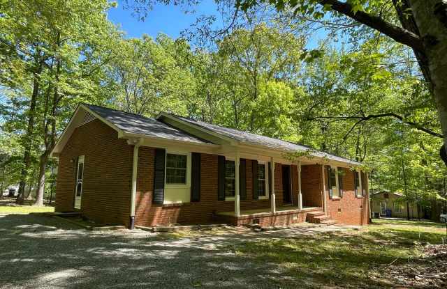 Lovely 3br 2ba home in quiet Chapel Hill neighborhood, walking distance to McDougle Elementary! photos photos