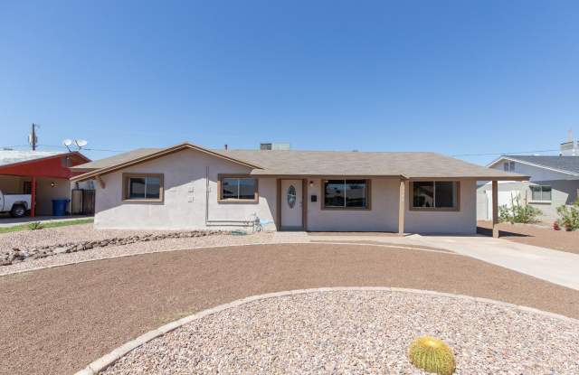 Beautifully remodeled 6 Bedroom 3 bath in the heart of Tempe. Minutes away from ASU! - 1106 West 12th Street, Tempe, AZ 85281