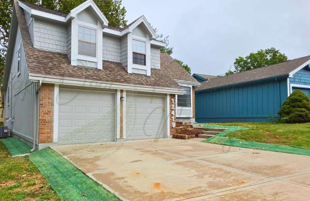 ELEGANTLY UPDATED HOME IN LENEXA Gallery 3