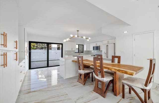 16449 NE 26 Ave photos photos