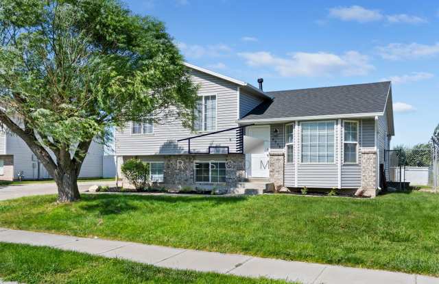 Updated Roy Utah 5 Bedroom 2 Bathroom Home!! photos photos