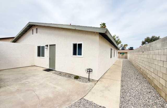 AVAILABLE NOW!! 3 Bedroom/ 2 Bathroom Duplex in Cathedral City! Gallery 4