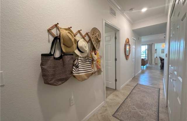 14040 Heritage Landing Gallery 4