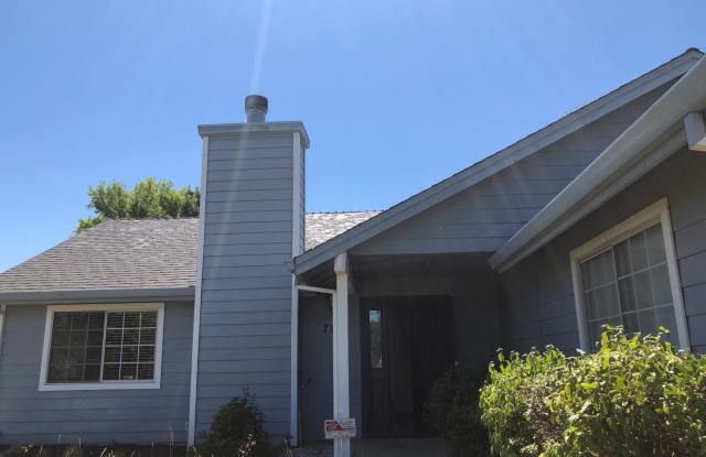 3-bedroom, 2-bathroom home in great neighborhood! - 789 Spaniel Drive, Redding, CA 96003