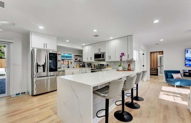 707 W Boulevard Chatelaine photos photos