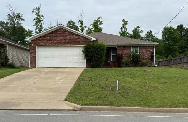 415 S Shady Ln, Benton AR 72015 - Cute, Cozy, and affordable 3br 2ba w/fenced yard and 2 car garage photos photos