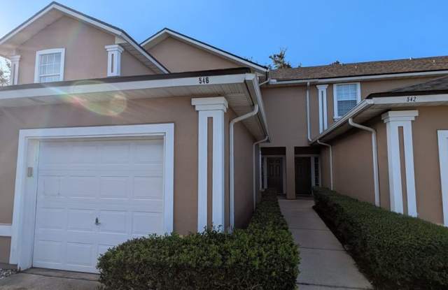 Charming 2 Bed, 2.5 Bath Townhome Ready to Move in Gallery 1
