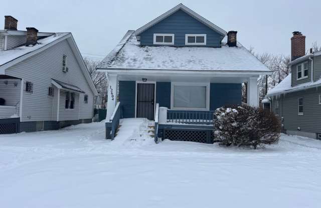 Charming 4-Bedroom Property in Prime Location photos photos