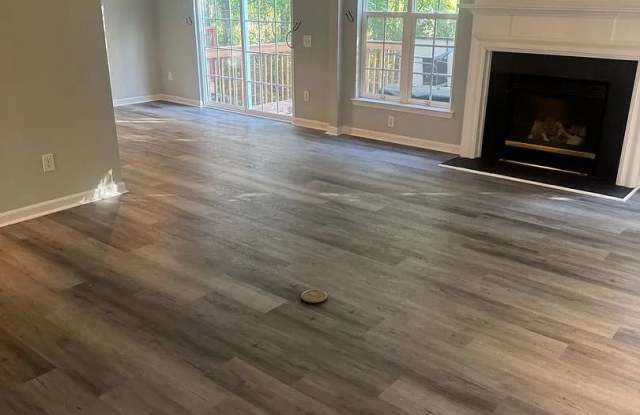 Room in 3 Bedroom Home at Dunford St Gallery 4