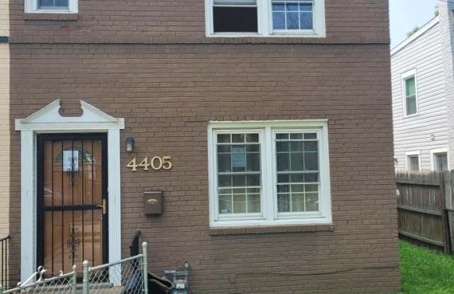 4405 HAYES STREET NE photos photos