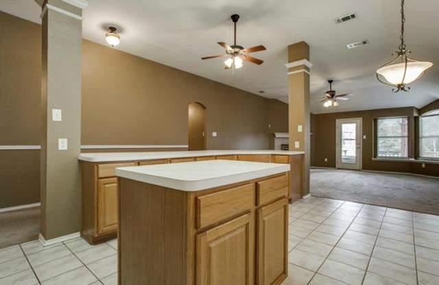 1910 Crestlake Drive Gallery 4