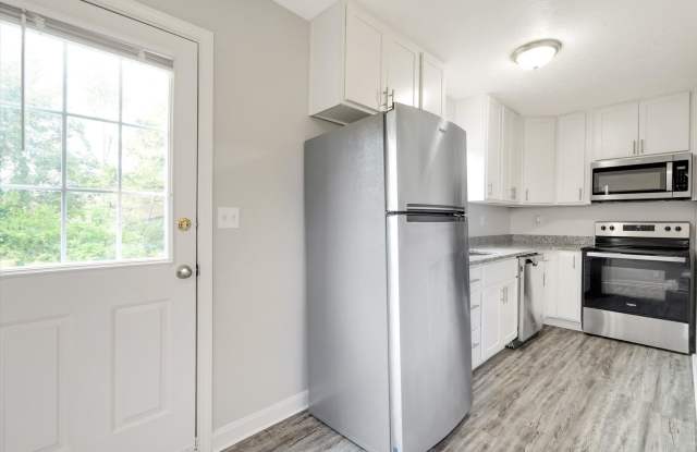 Two bedroom Townhome bath and half. Washer and Dryer Connections photos photos