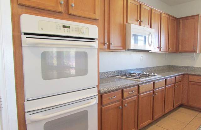 4 BEDROOM HOME WITH POOL IN HENDERSON GATED COMMUNITY Gallery 4