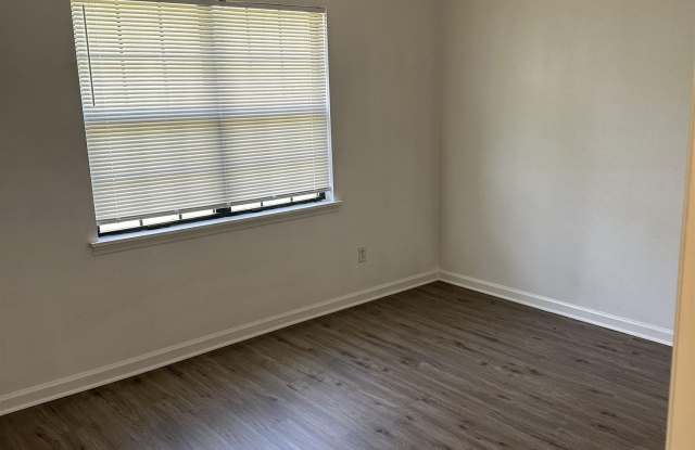 1571 Coombs Drive Gallery 4
