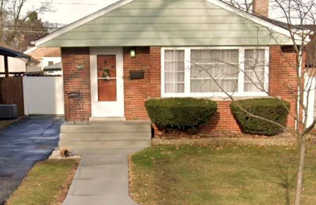 Charming 3 Bed / 1 Bath Home in Mt. Greenwood – Available Now! photos photos