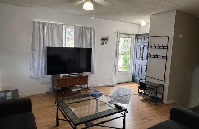2236 Fernwood Drive Gallery 3
